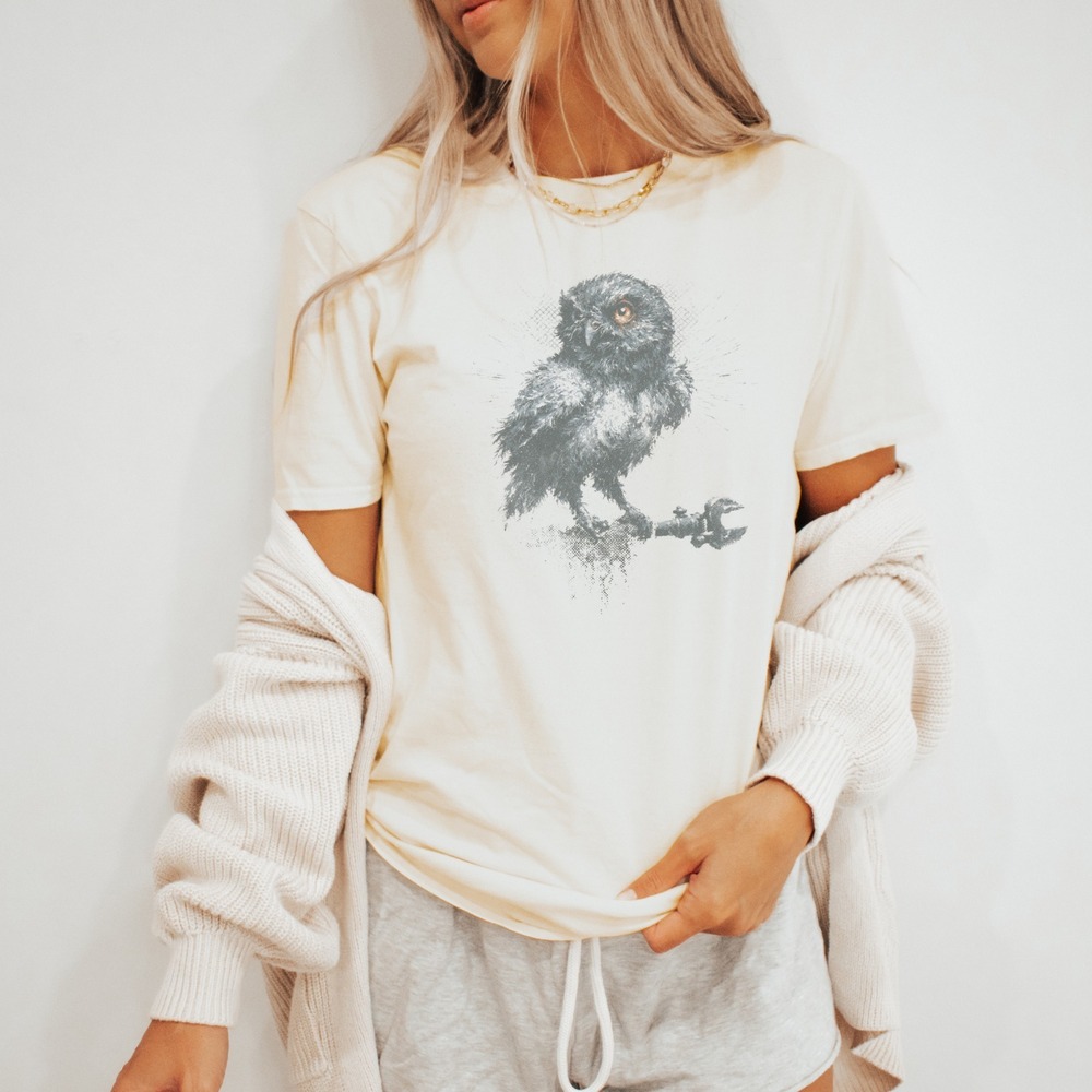 Halftone Dot Owl Vintage Style Graphic Tee